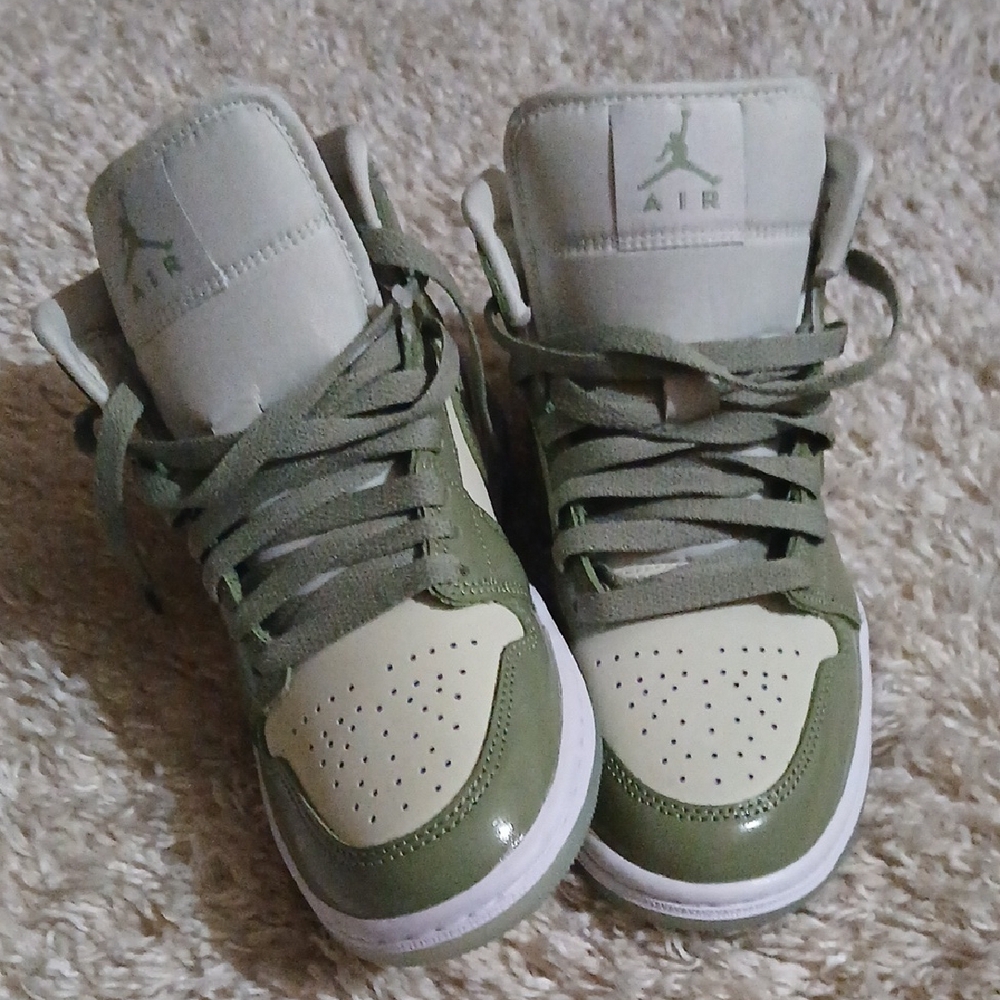 NWOT JORDAN MID